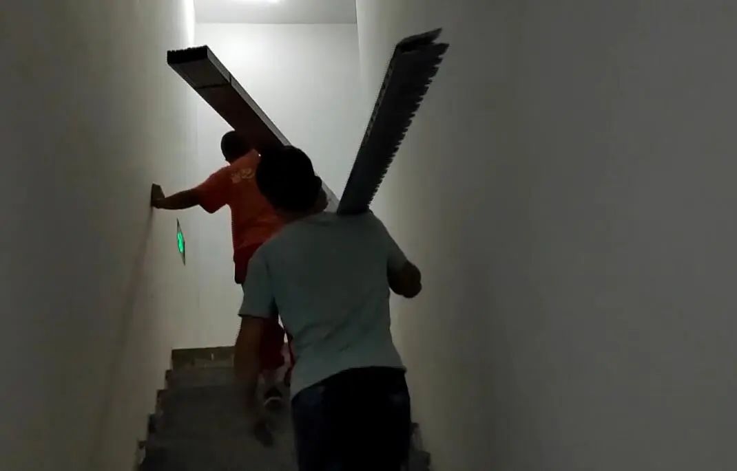 DƬ